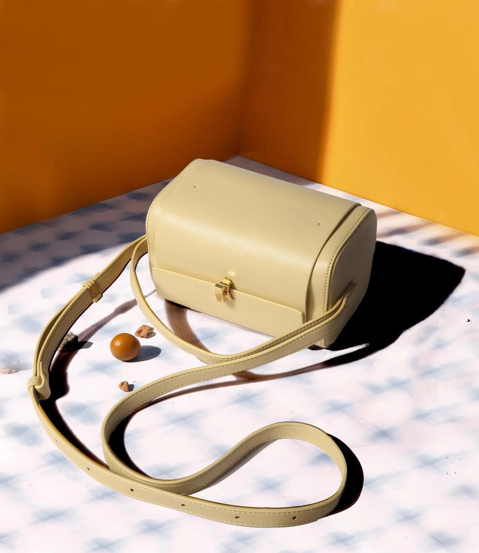 Women's Small All Seasons Pu Leather Solid Color Elegant Magnetic Buckle Square Bag