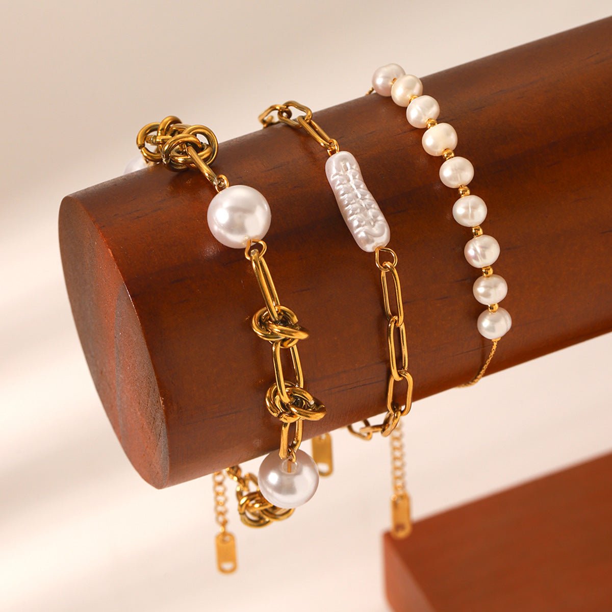 Retro Stainless Steel Chain Pearl Bracelet Ladies Beaded Freshwater Pearl Hand Jewelry
