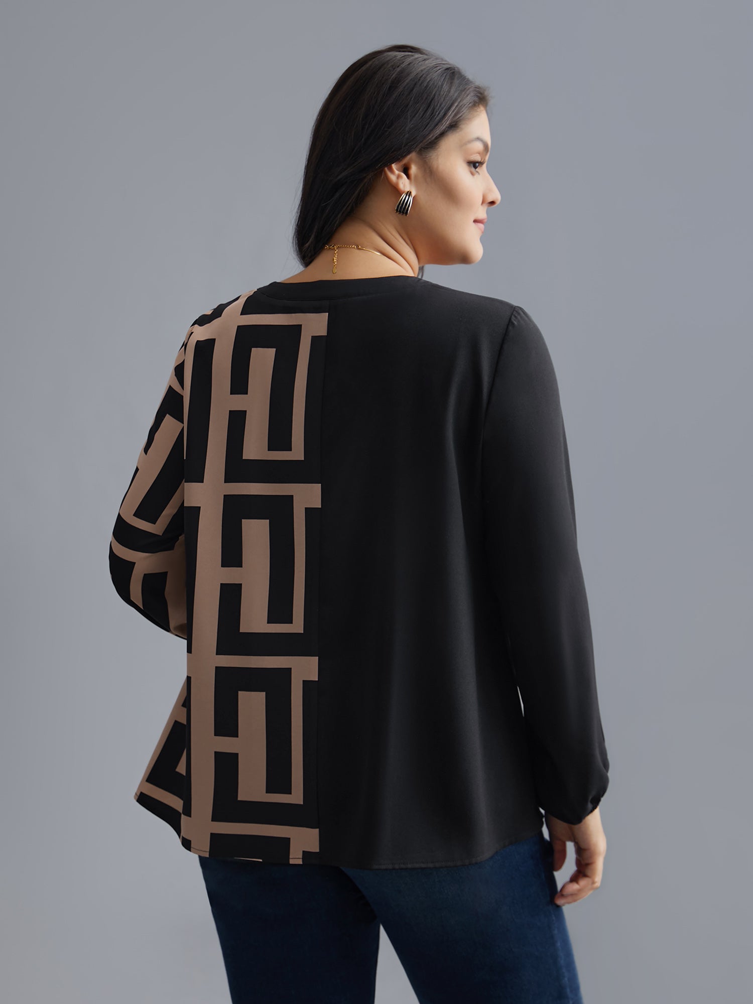 Notched Geometric Colorblock Contrast Blouse