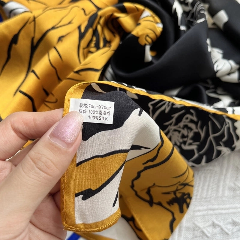 Women's Elegant Minimalist Flower Silk Printing Silk Scarf