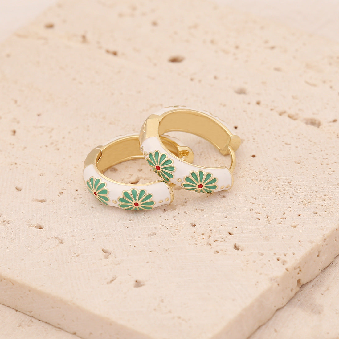Women Retro Vintage Little Daisy U-Shape Copper Oil Dripping Earrings