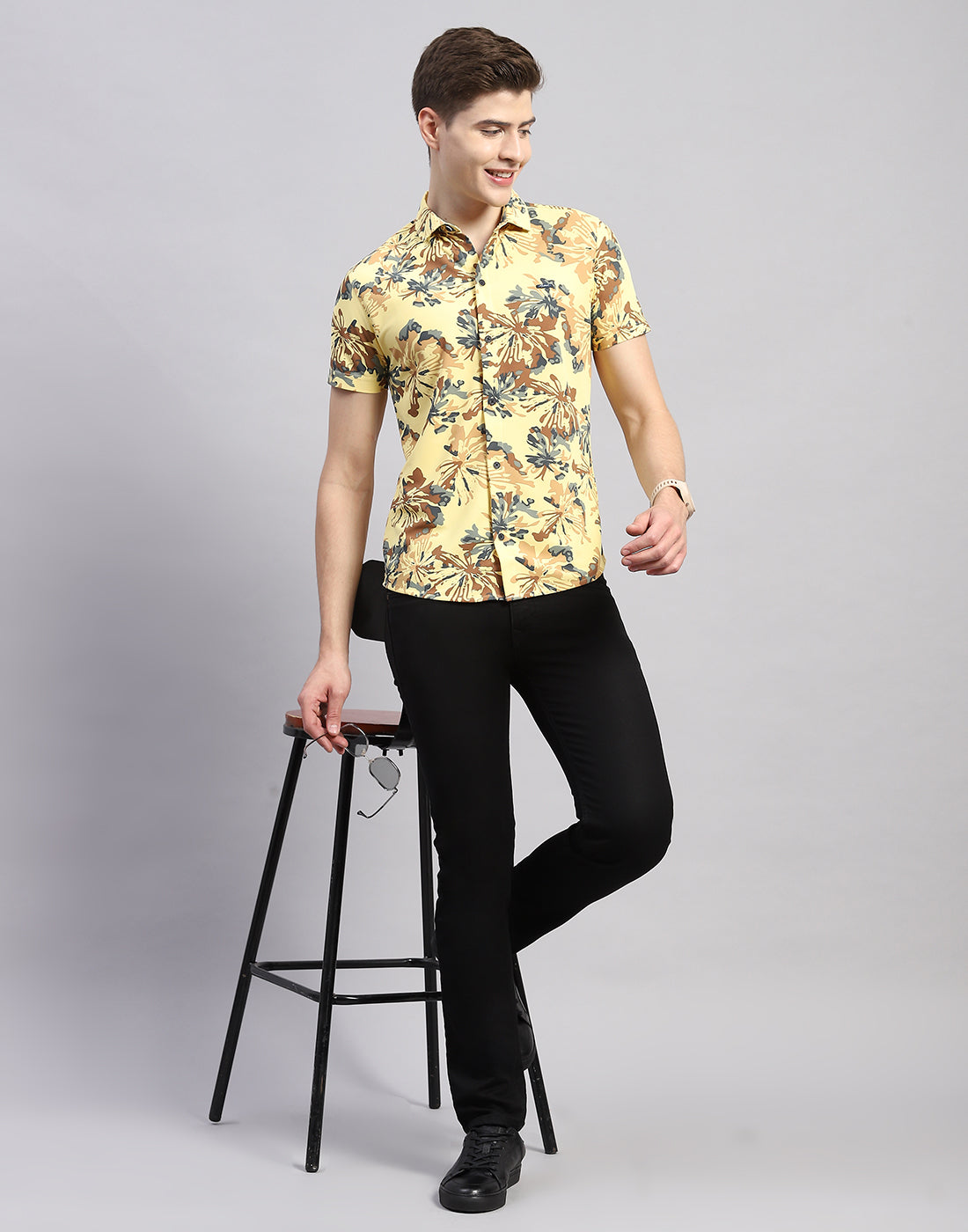 Men Yellow Floral Print Collar Half Sleeve Shirt