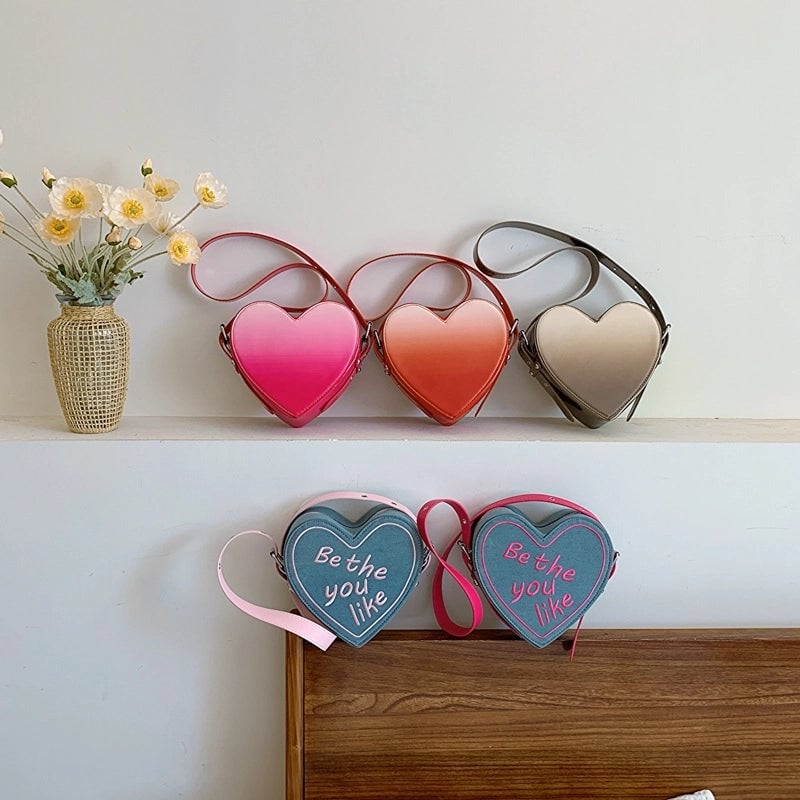 Women's Small Pu Leather Heart Shape Streetwear Heart-shaped Zipper Crossbody Bag