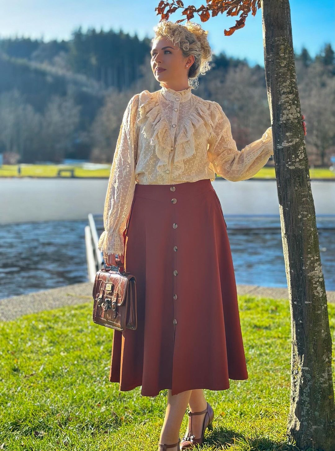 Fans Look of Vintage Front Slit Swing Skirt High Waist Buttons Decorated Skirt
