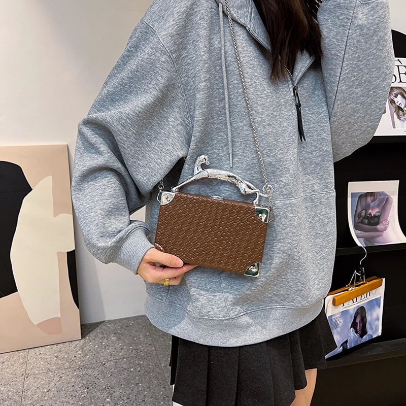 Women's Pu Leather Solid Color Elegant Vacation Punk Sewing Thread Square Lock Clasp Handbag Square Bag