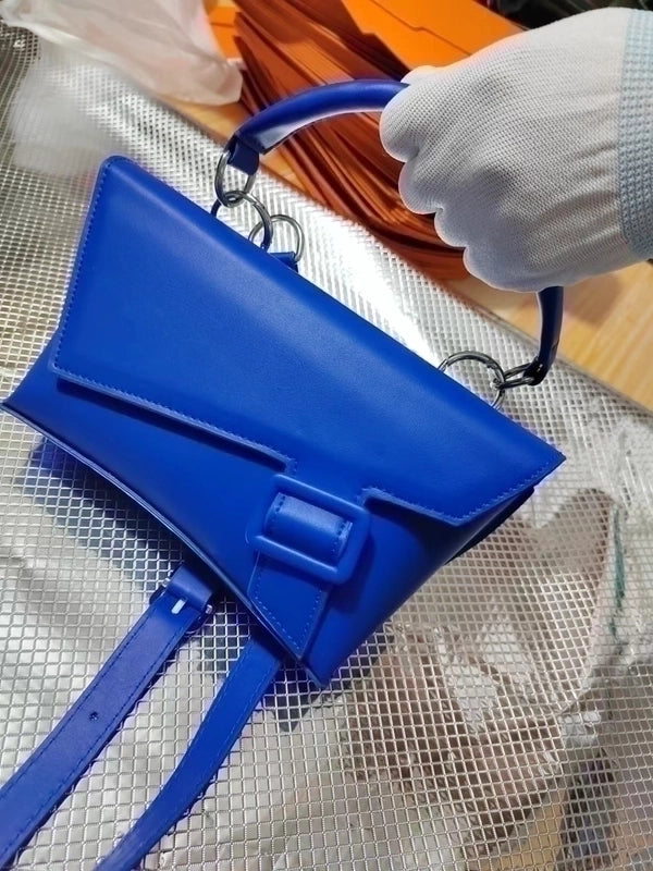 Women's Pu Leather Solid Color Classic Style Magnetic Buckle Shoulder Bag