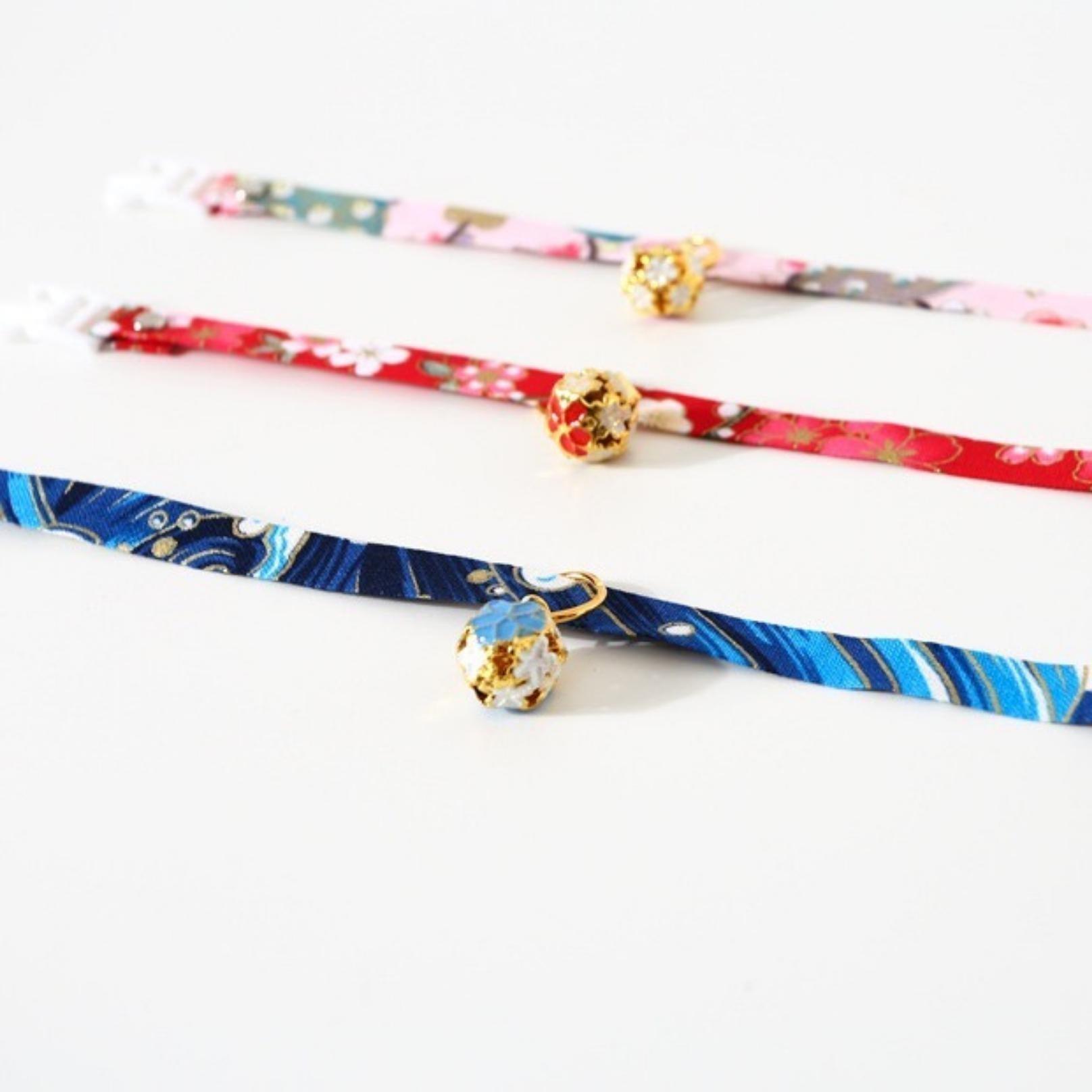 Japanese Style Adjustable Pet Flower Hollow Bell Collar