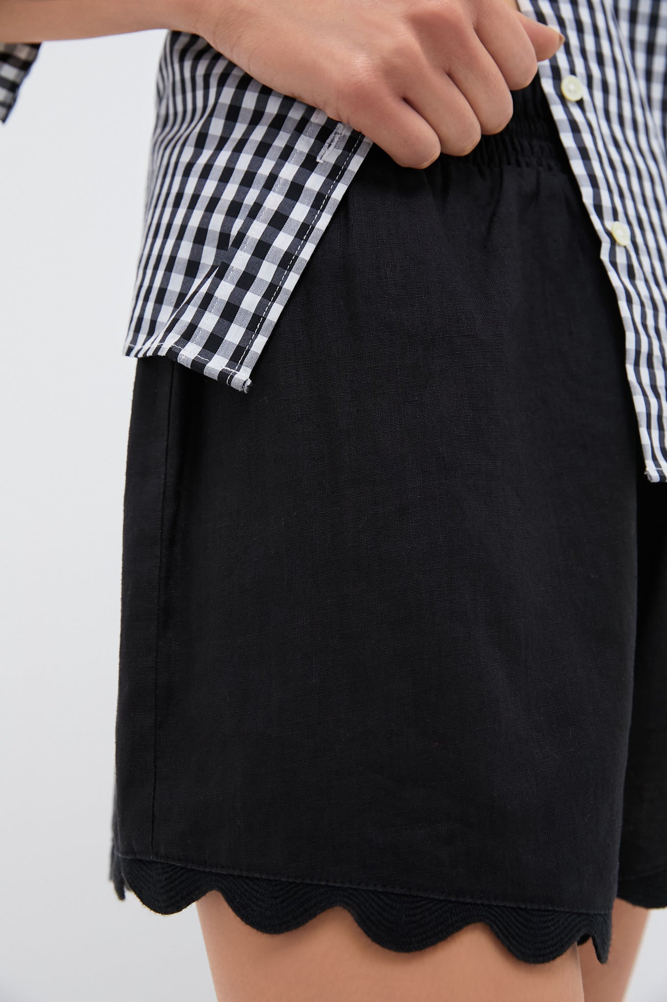 Black Linen Ava Short