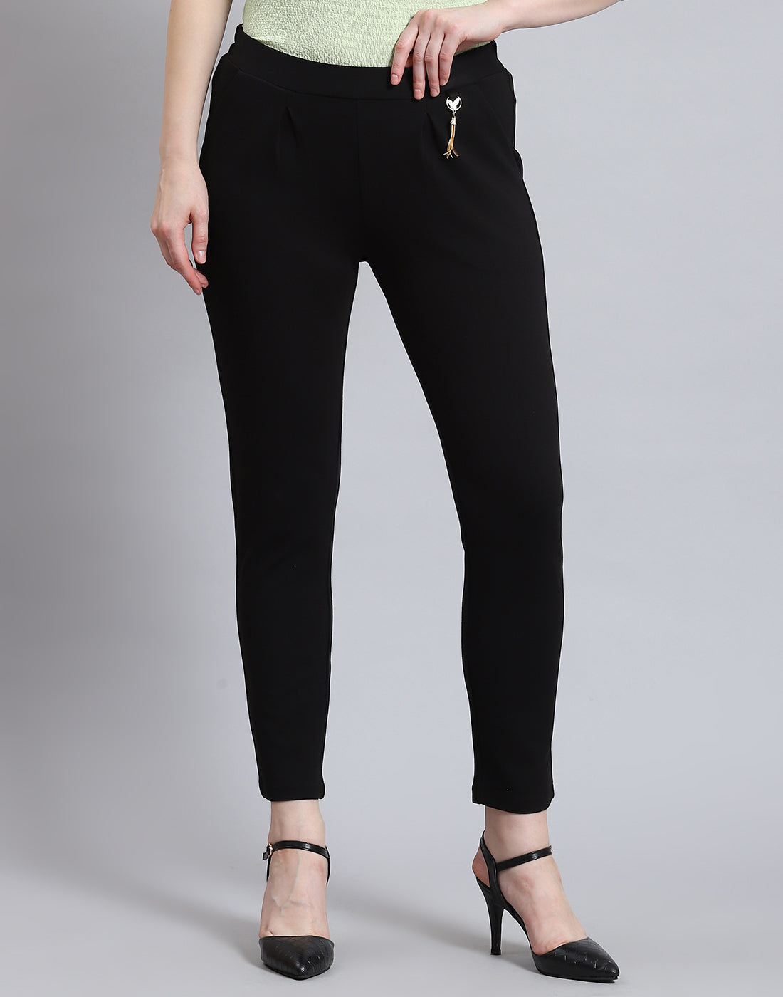 Women Black Solid Regular Fit Jegging