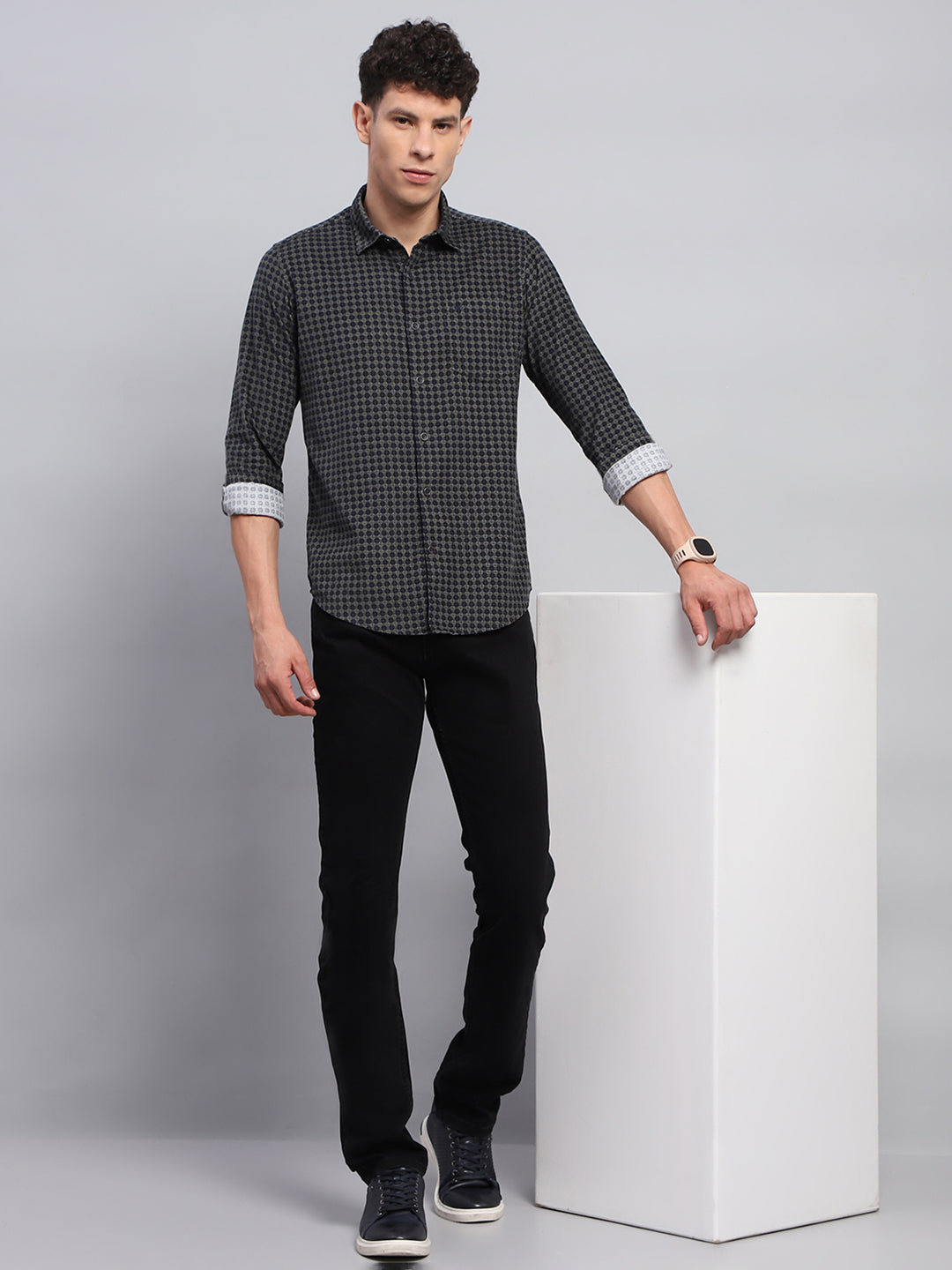 Men Black Solid Narrow Fit Denim