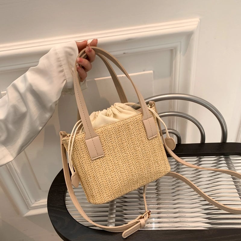 Women's Medium Straw Solid Color Vacation Sewing Thread Bucket String Handbag