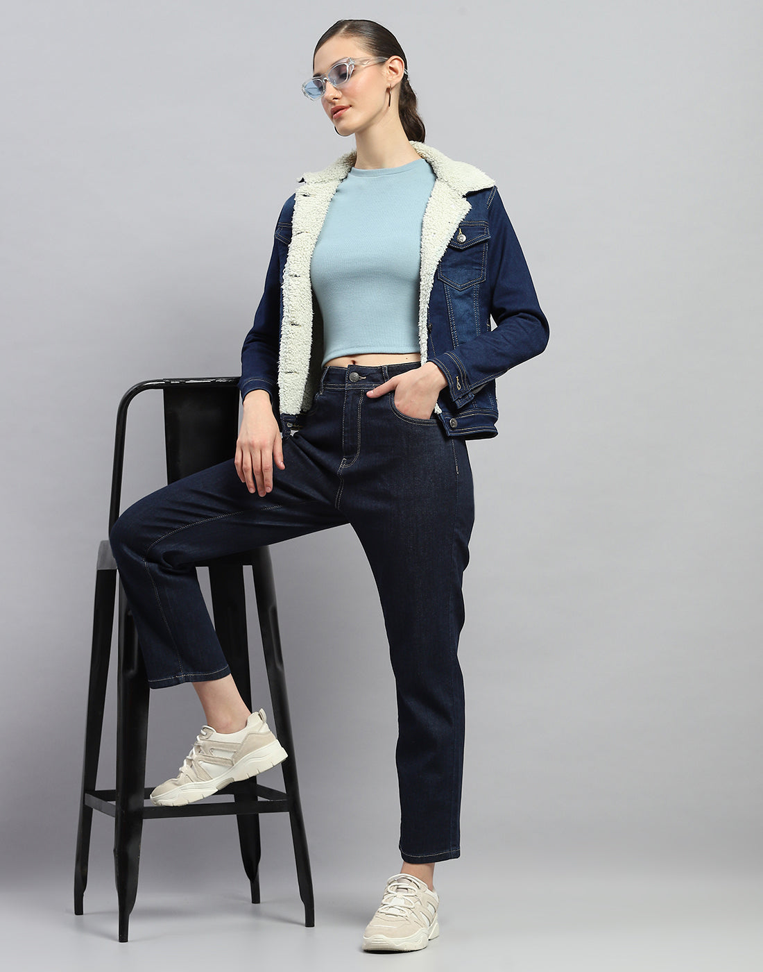 Women Dark Blue Solid Straight Fit Denim