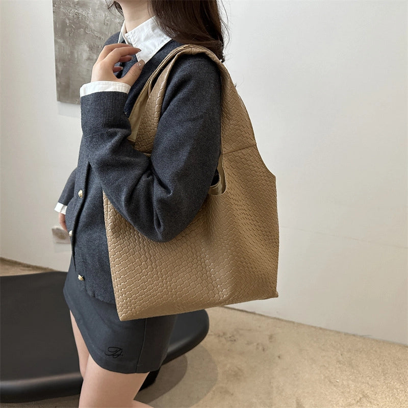 Autumn New Special-Interest Design Retro Personality Trend Large Capacity Totes Women's Western Style Shoulder Underarm Bag