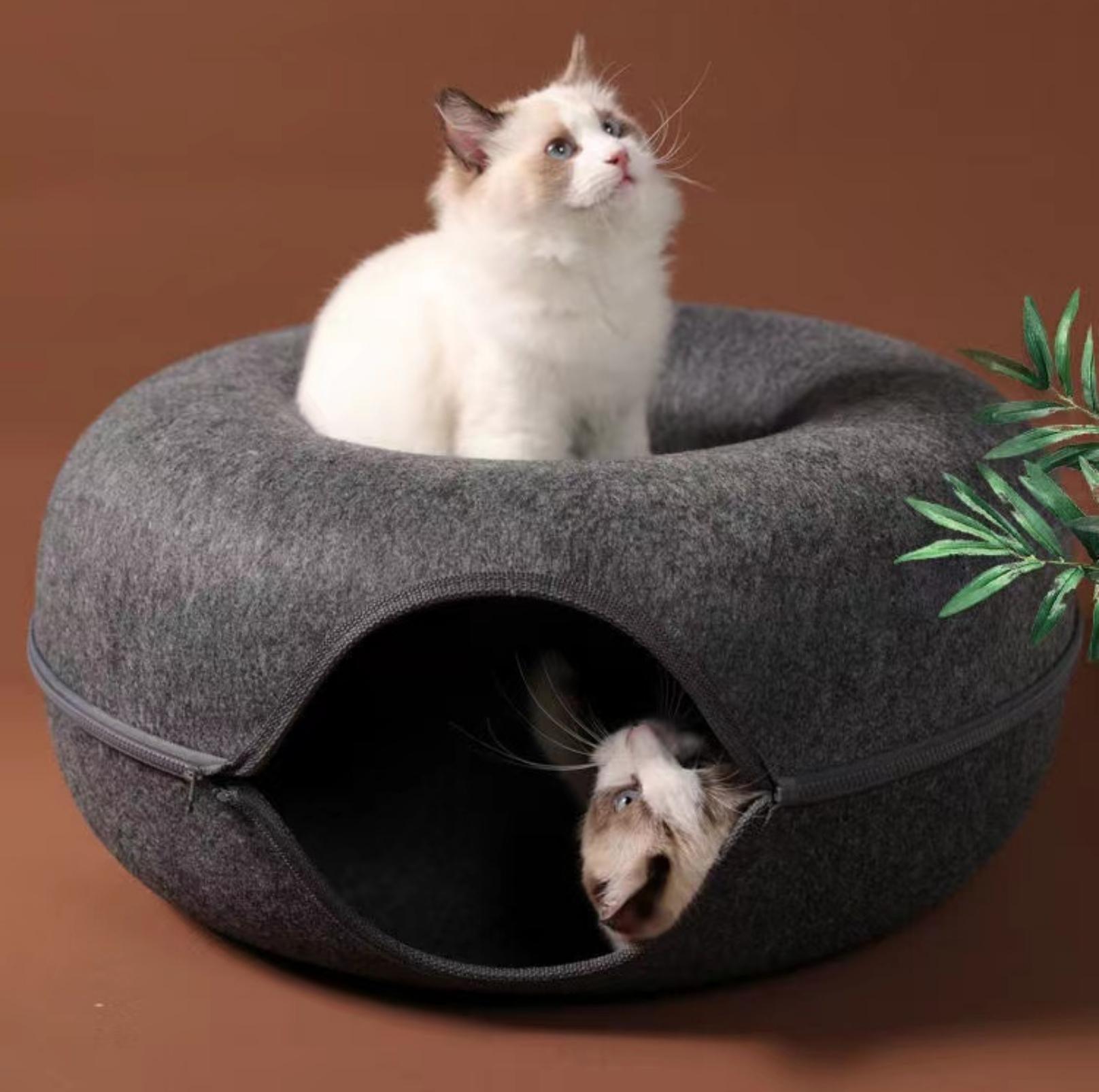 All-Season Donut-Shaped Felt Tunnel Cat Bed