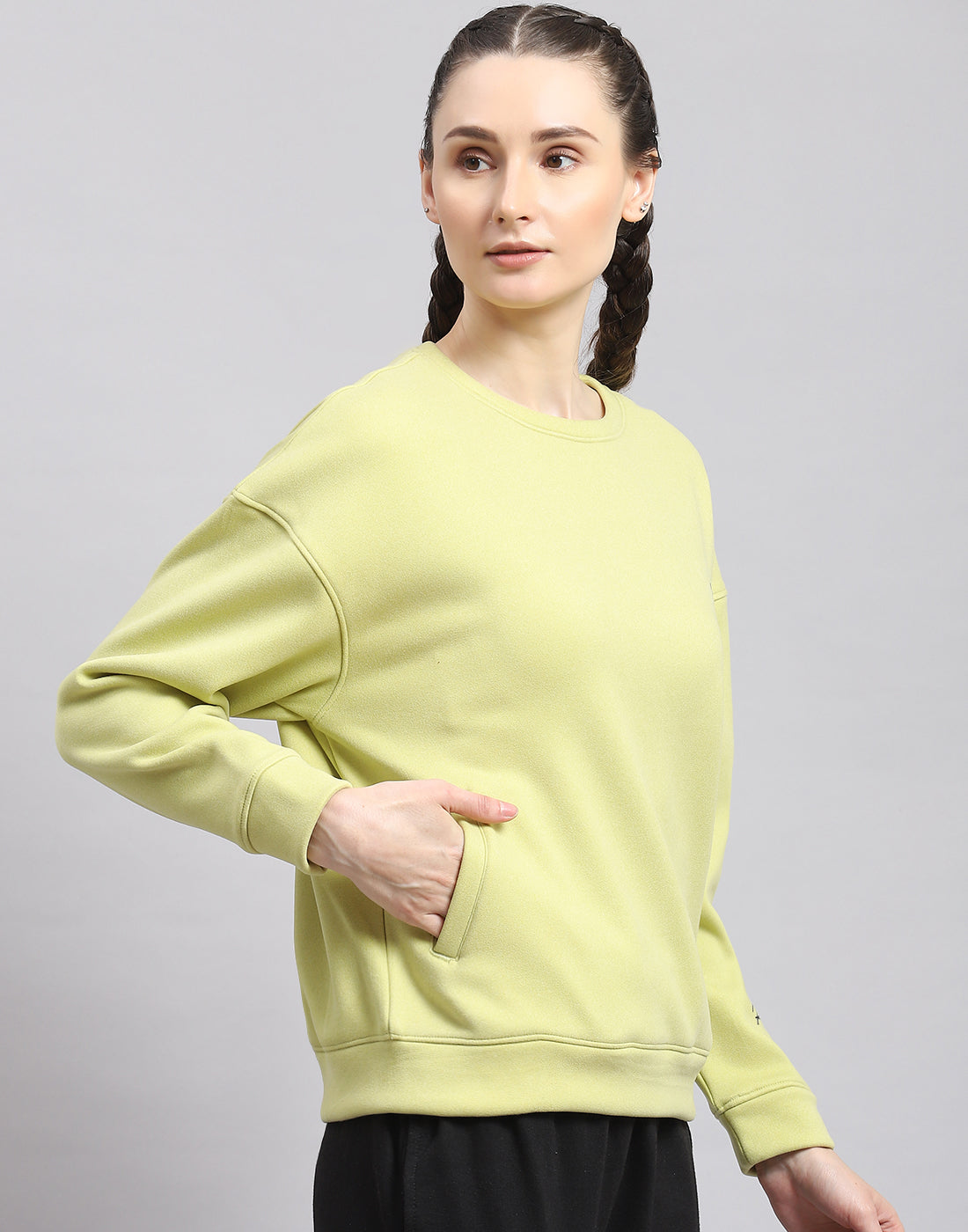 Women Green Solid Round Neck Full Sleeve Sweatshirt