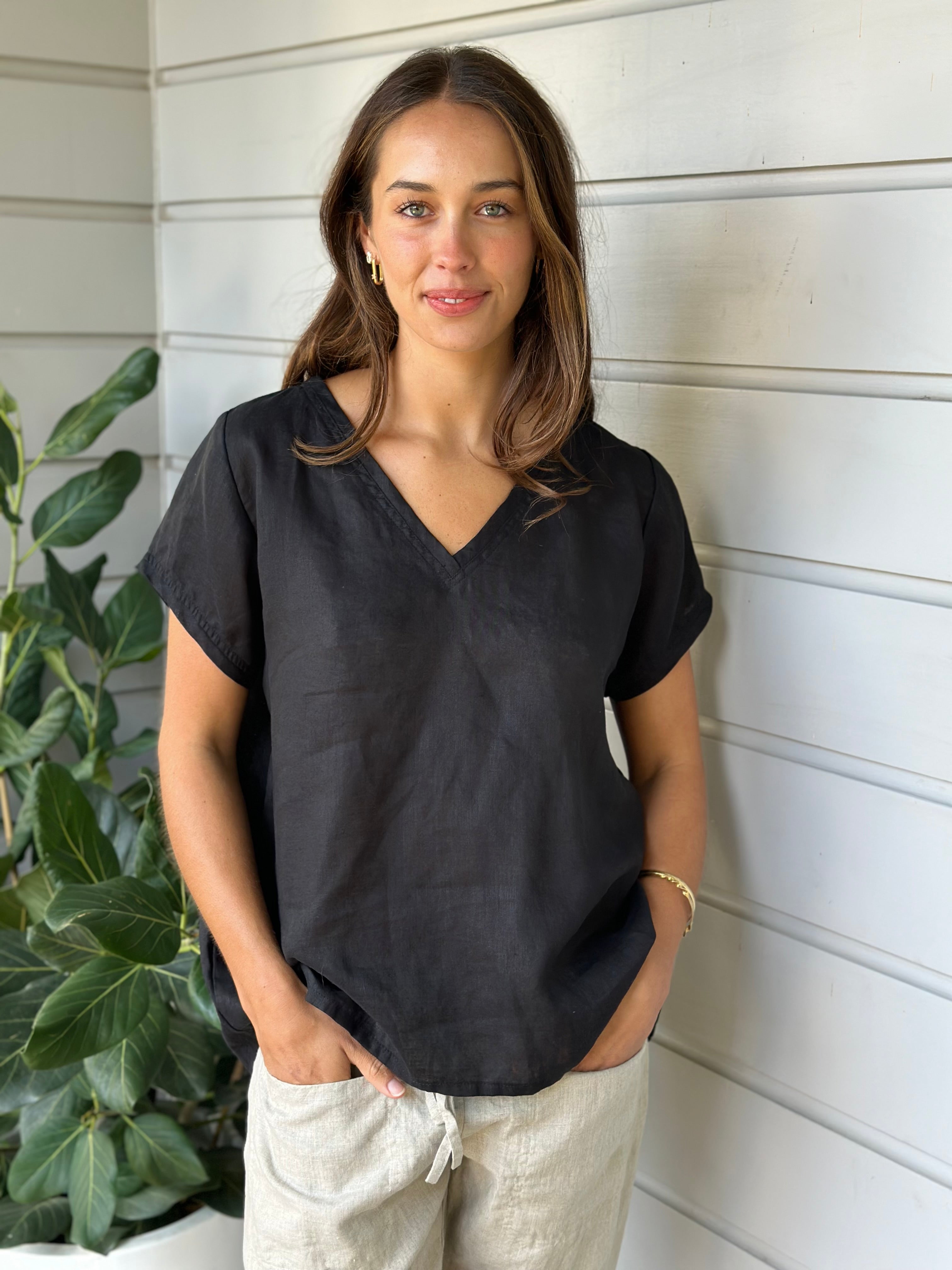 ellie v neck -black linen