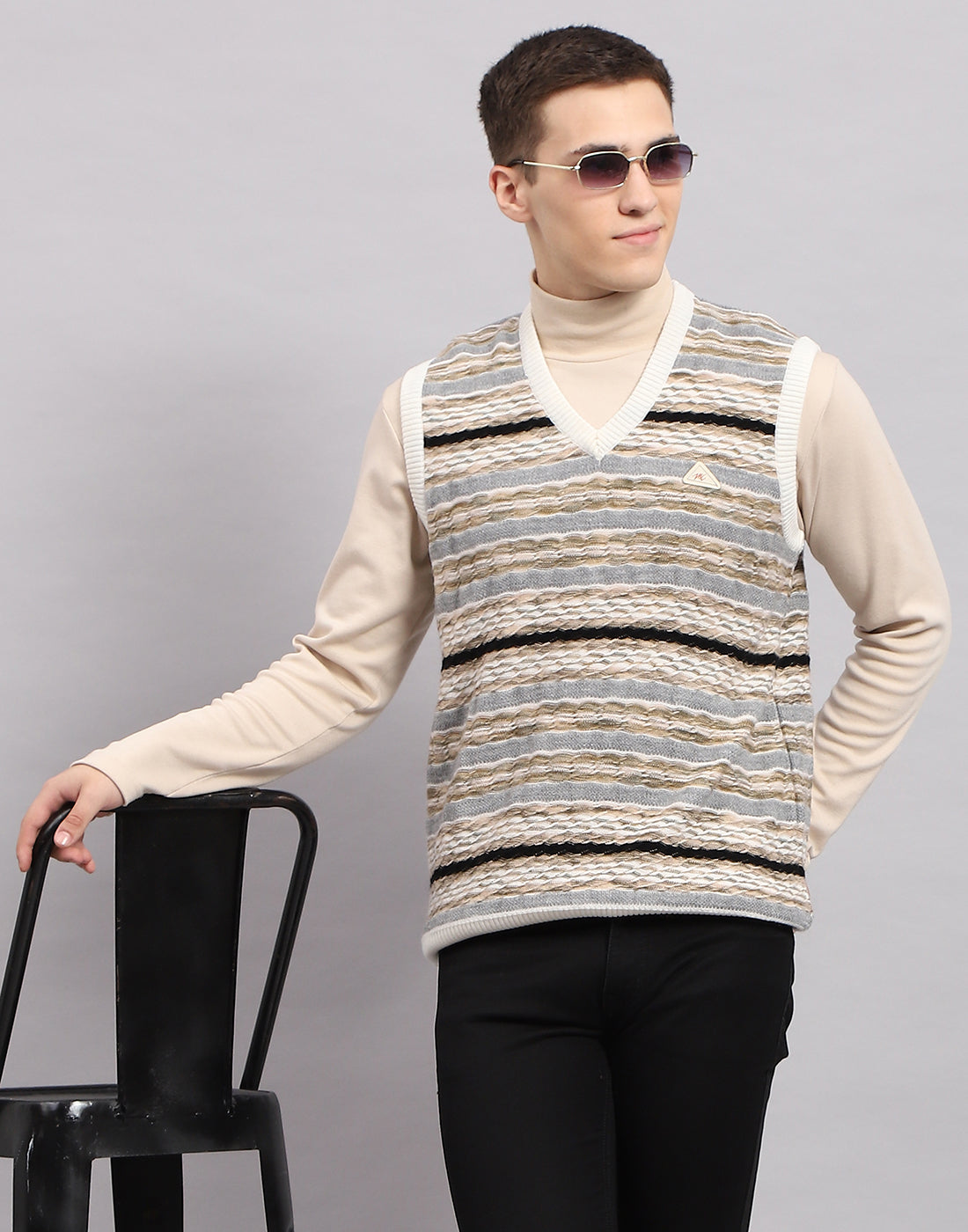 Men Multicolor Stripe V Neck Sleeveless Sweater