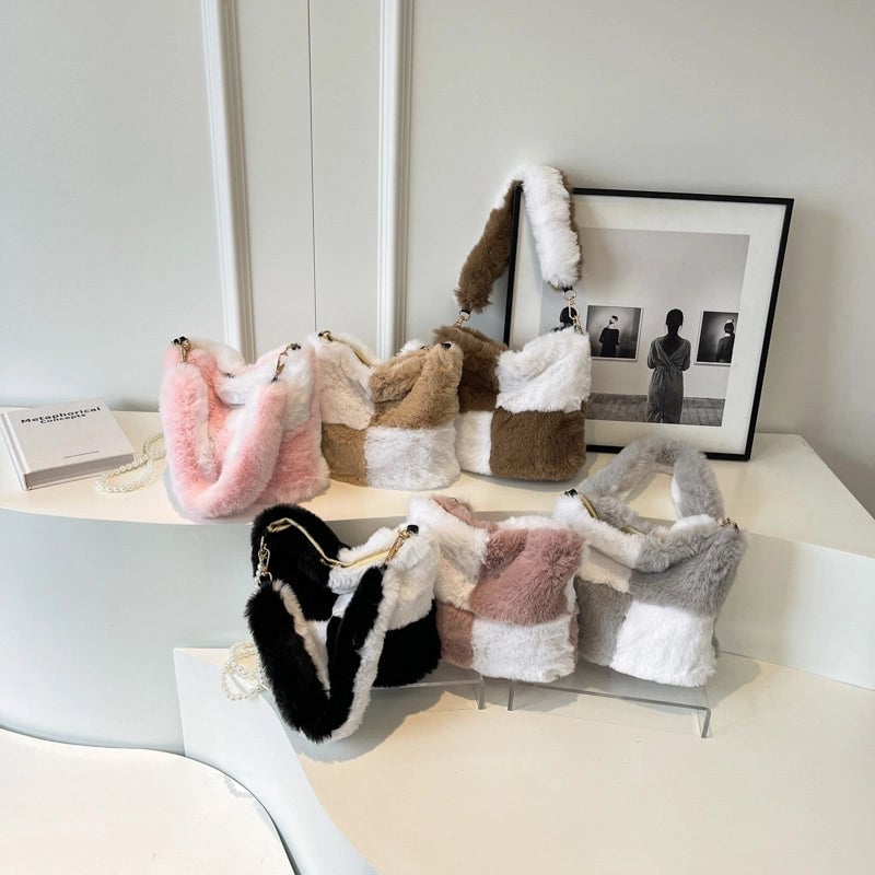Women's Plush Solid Color Streetwear Square Zipper Shoulder Bag
