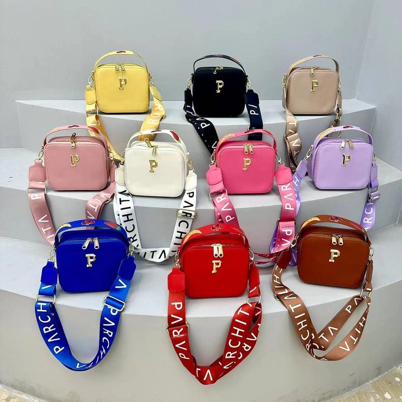 Women's Medium Pu Leather Letter Solid Color Classic Style Streetwear Square Zipper Square Bag
