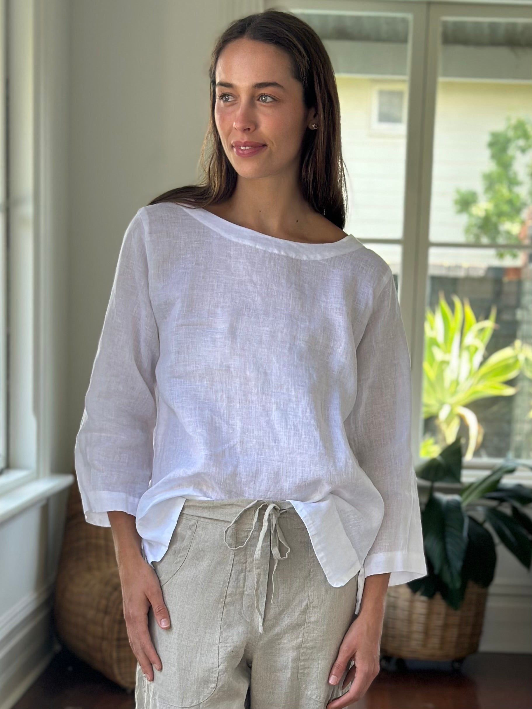 april top-white linen