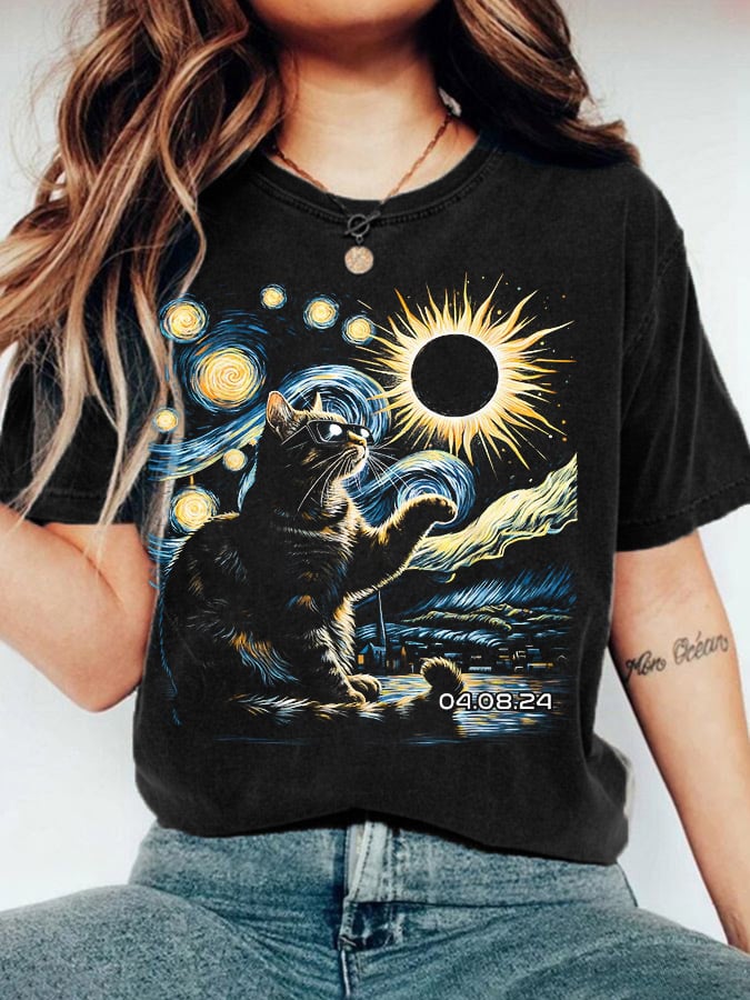 Funny Cat Taking Selfie with Total Solar Eclipse in Forest T-Shirt