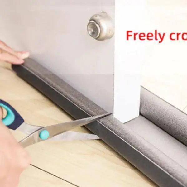 Door bottom sealing strip