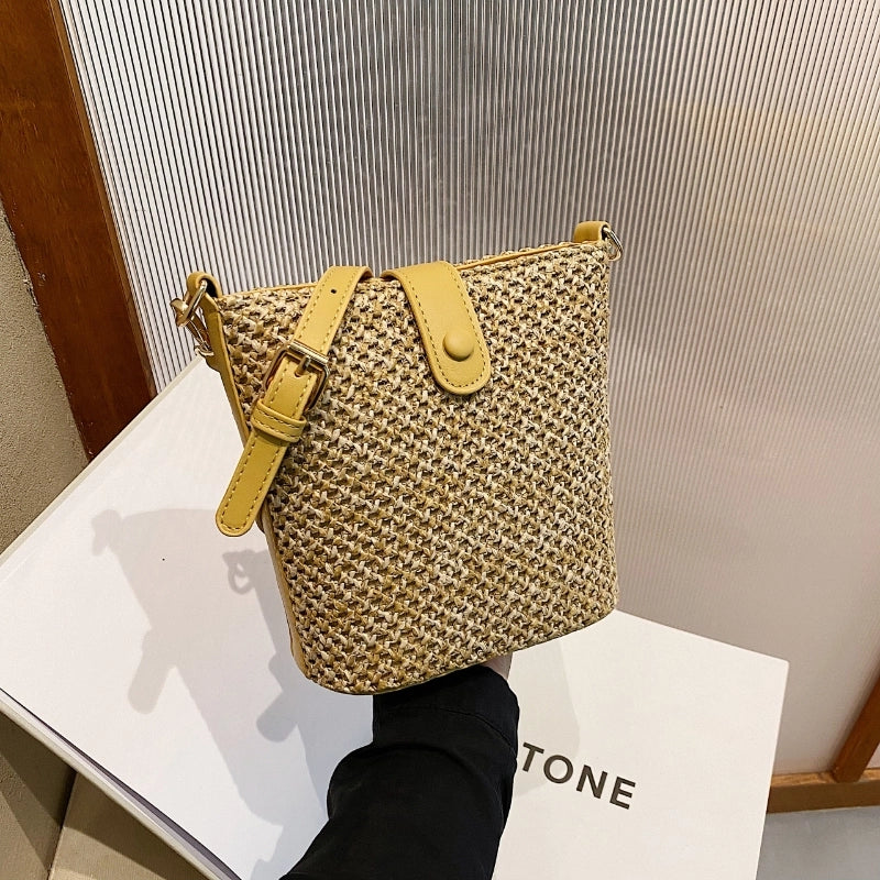 Women's Medium Straw Solid Color Vacation Beach Weave Bucket Lock Clasp Straw Bag