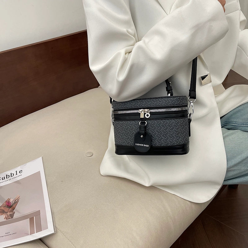Women's Pu Leather Solid Color Elegant Classic Style Zipper Bucket Bag