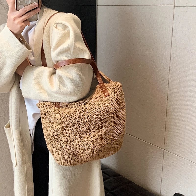 Women's Straw Solid Color Preppy Style Classic Style Streetwear Weave Dumpling Shape Zipper Shoulder Bag Underarm Bag Straw Bag