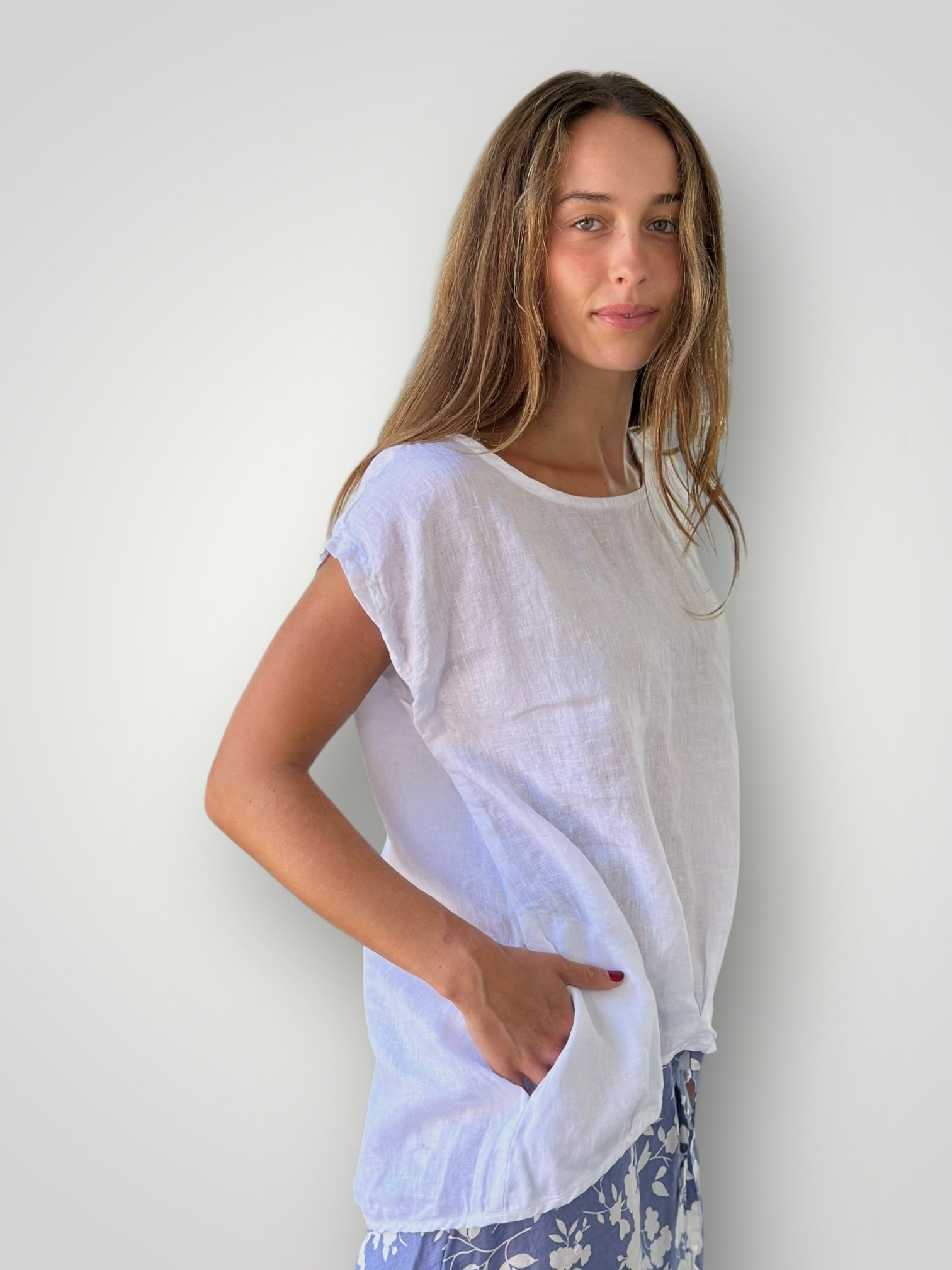 sarah top-white linen