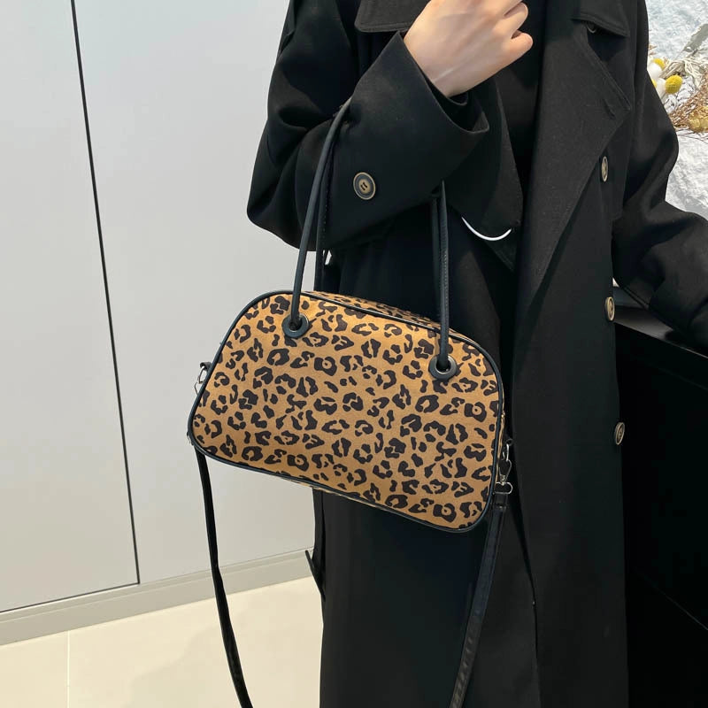 Women's Pu Leather Leopard Streetwear Pillow Shape Zipper Shoulder Bag