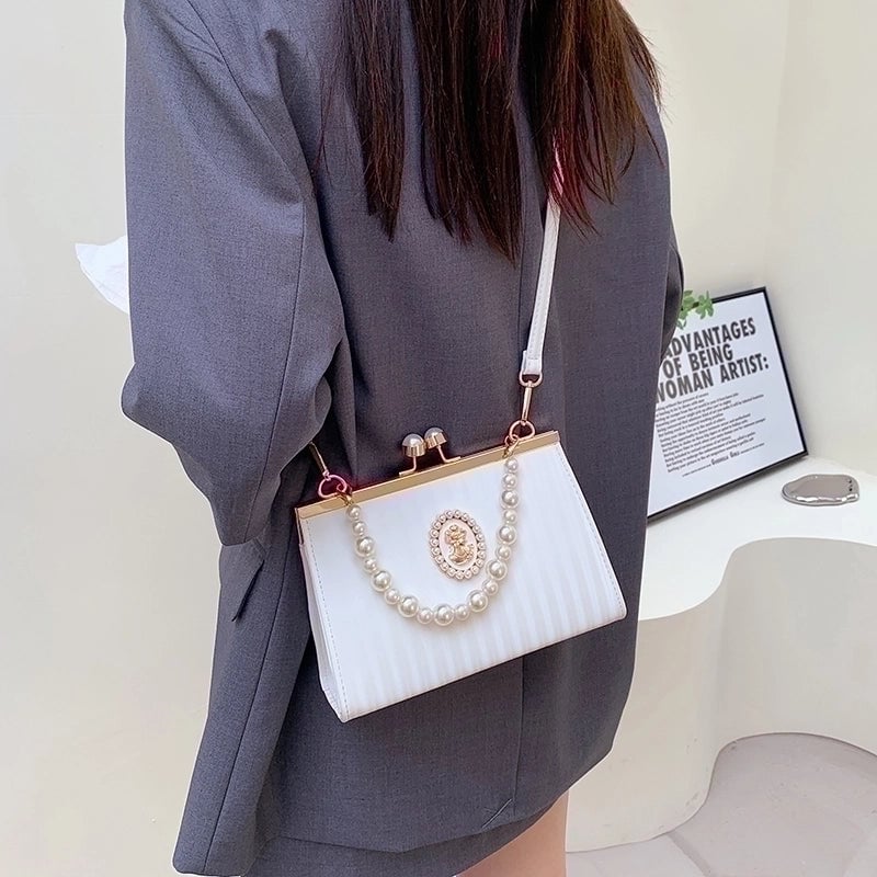 Women's Medium Pu Leather Solid Color Elegant Classic Style Sewing Thread Shell Buckle Shoulder Bag Crossbody Bag Dome Bag