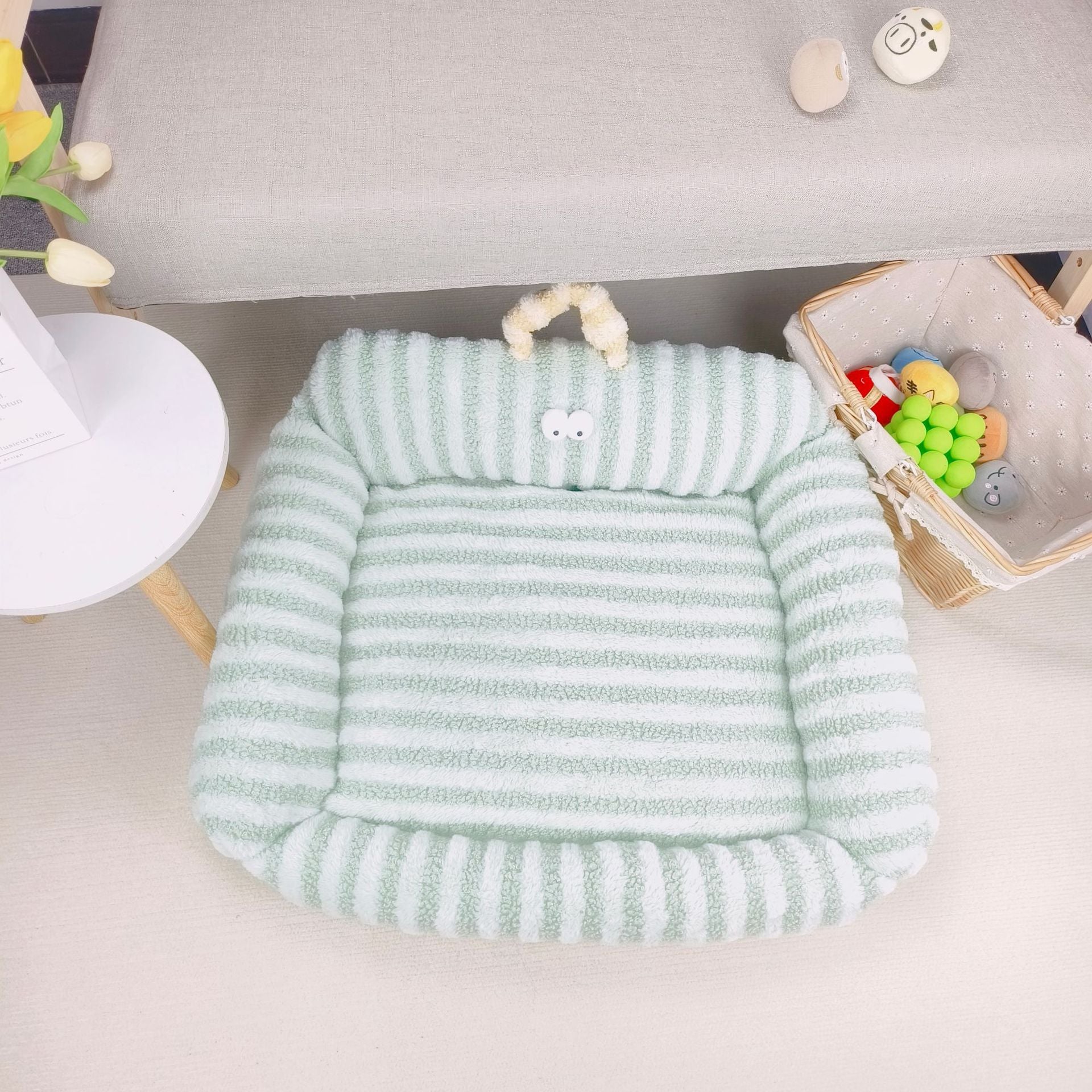 Big Eye Striped Dog Cat Bed