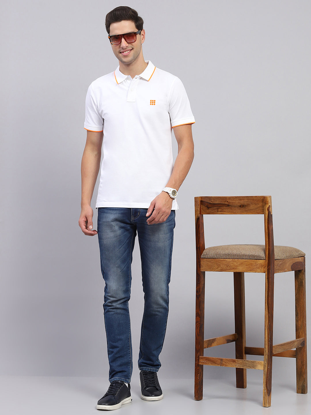 Men White Solid Collar Half Sleeve T-Shirt