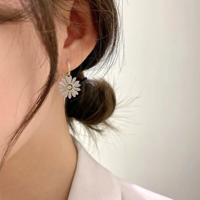 Elegant Small Daisy Flower Earrings