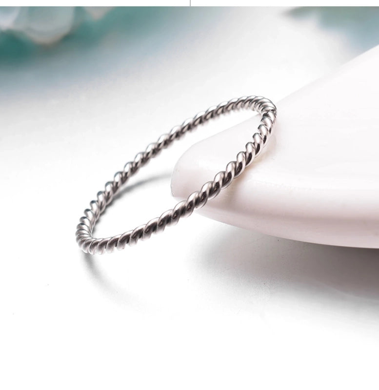 1 Piece Minimalist Solid Color Spiral Stripe Titanium Steel Rings