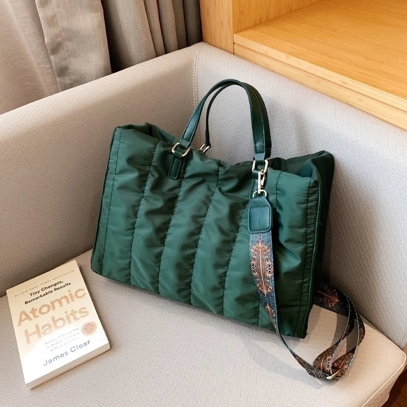 Women's Medium Nylon Solid Color Streetwear Zipper Tote Bag