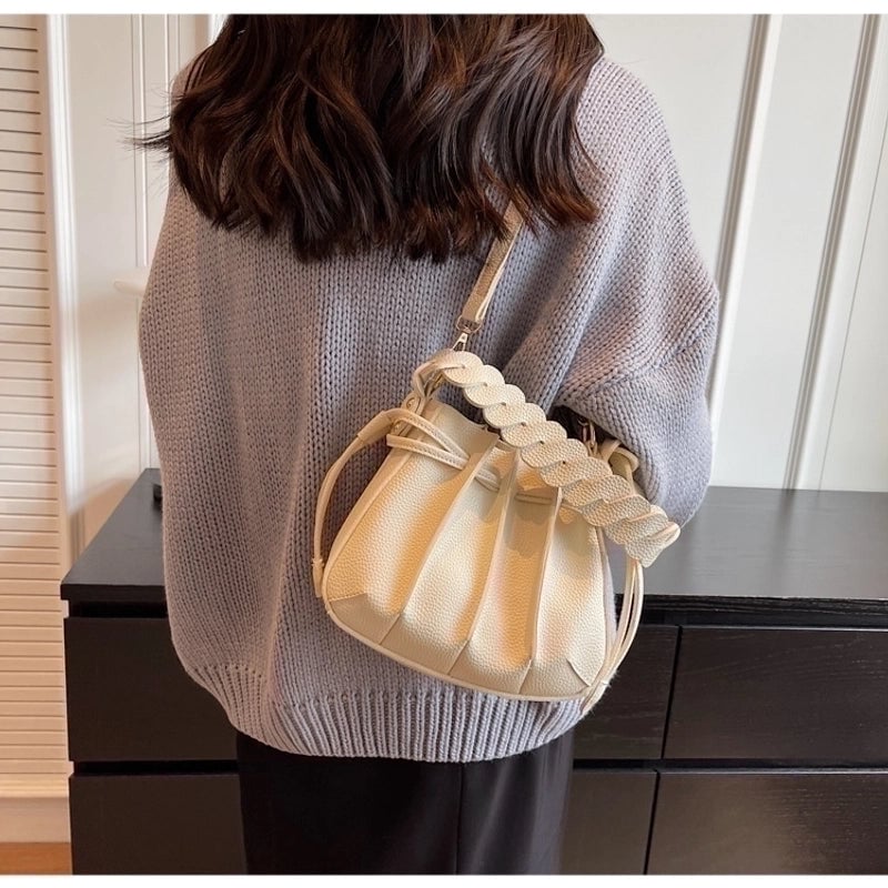 Women's Small Pu Leather Solid Color Streetwear String Shoulder Bag