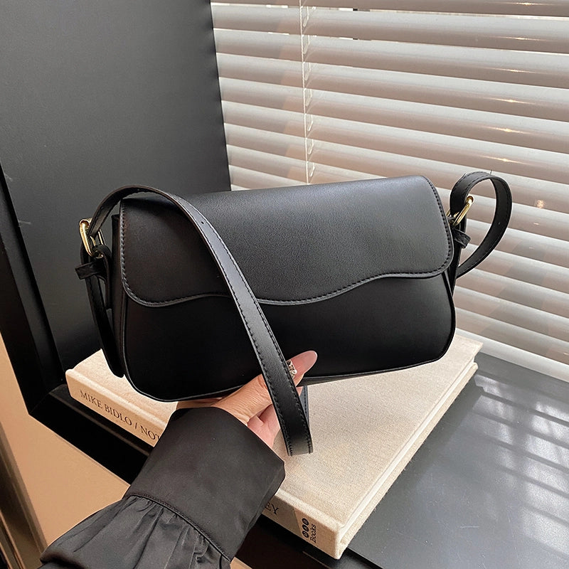 Women's Pu Leather Solid Color Streetwear Square Magnetic Buckle Shoulder Bag