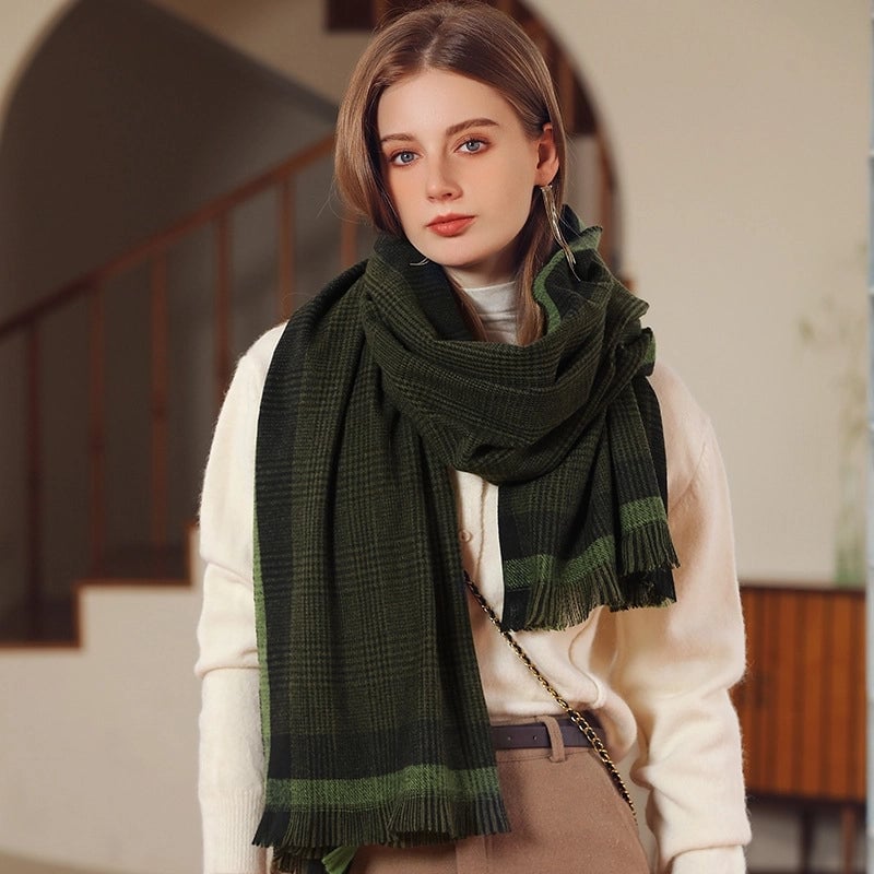 Women's Casual Minimalist Plaid Polyester Scarf