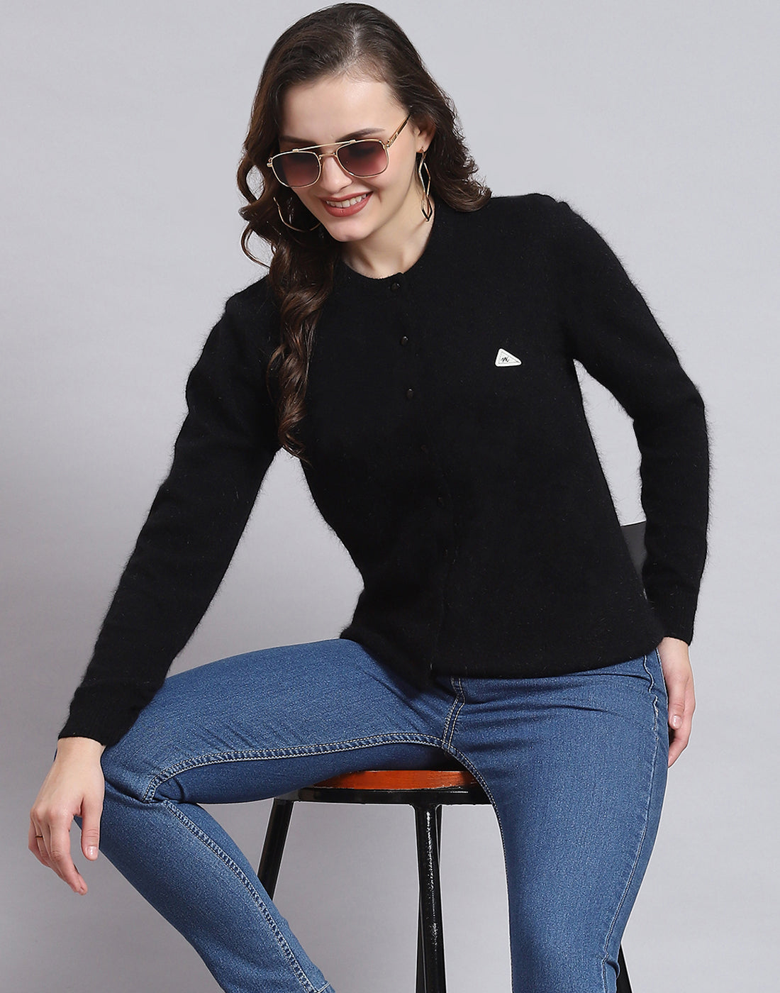 Women Black Solid Round Neck Full Sleeve Sweater