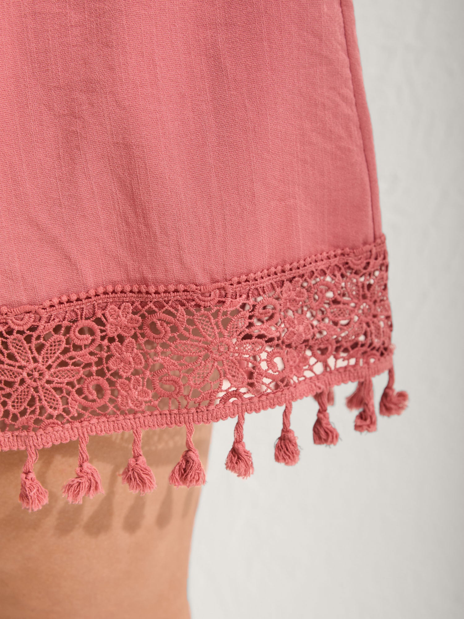Lace Cut-Out Hem Ruffled Shorts