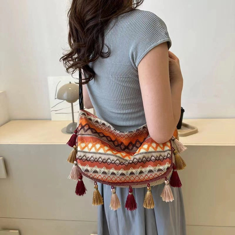 Women's Medium Special Material Geometric Ethnic Style Streetwear Tassel Dumpling Shape Zipper Tote Bag