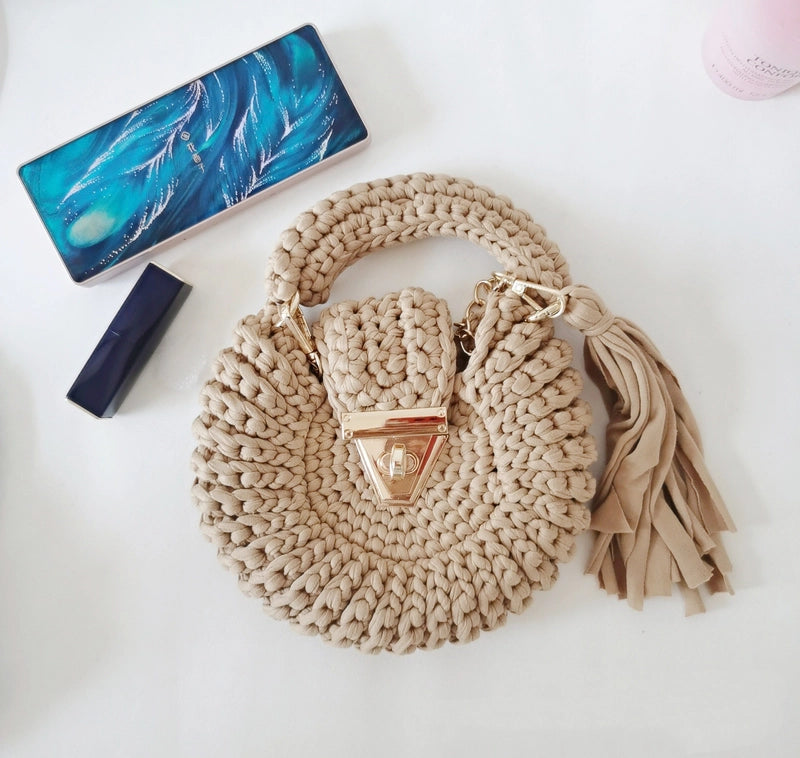 Women's Small Polyester Solid Color Streetwear Tassel Round Open Handbag