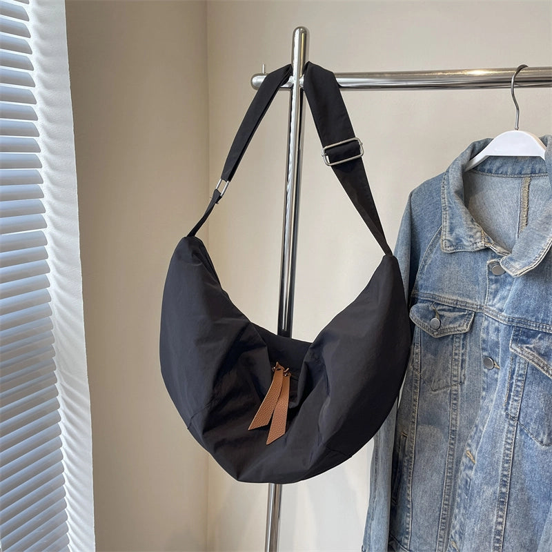 Women's Cloth Solid Color Streetwear Dumpling Shape Zipper Shoulder Bag Crossbody Bag Underarm Bag