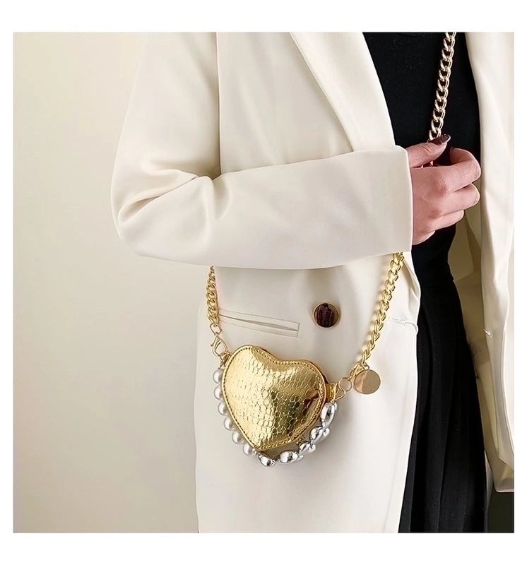 Women's Pu Leather Solid Color Fashion Heart-shaped Zipper Crossbody Bag