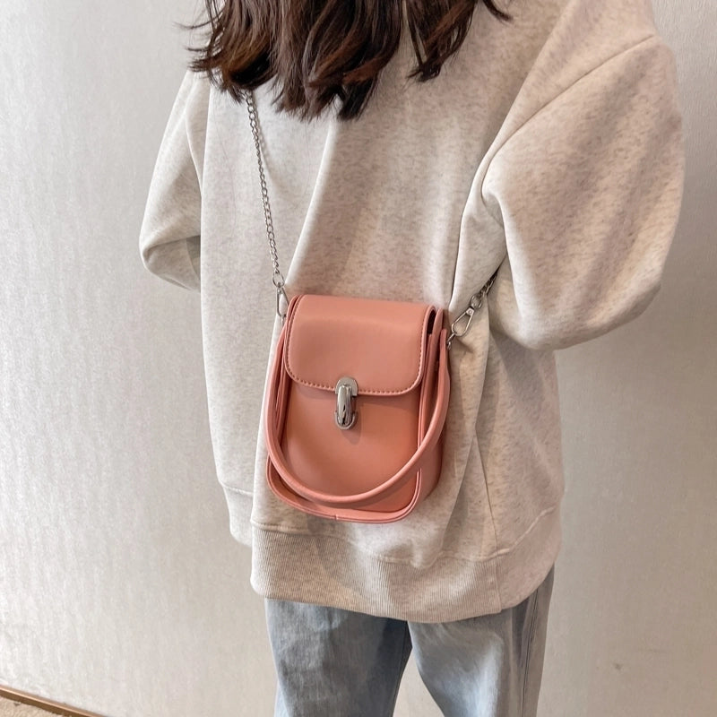 Women's Pu Leather Solid Color Streetwear Sewing Thread Chain Flip Cover Crossbody Bag