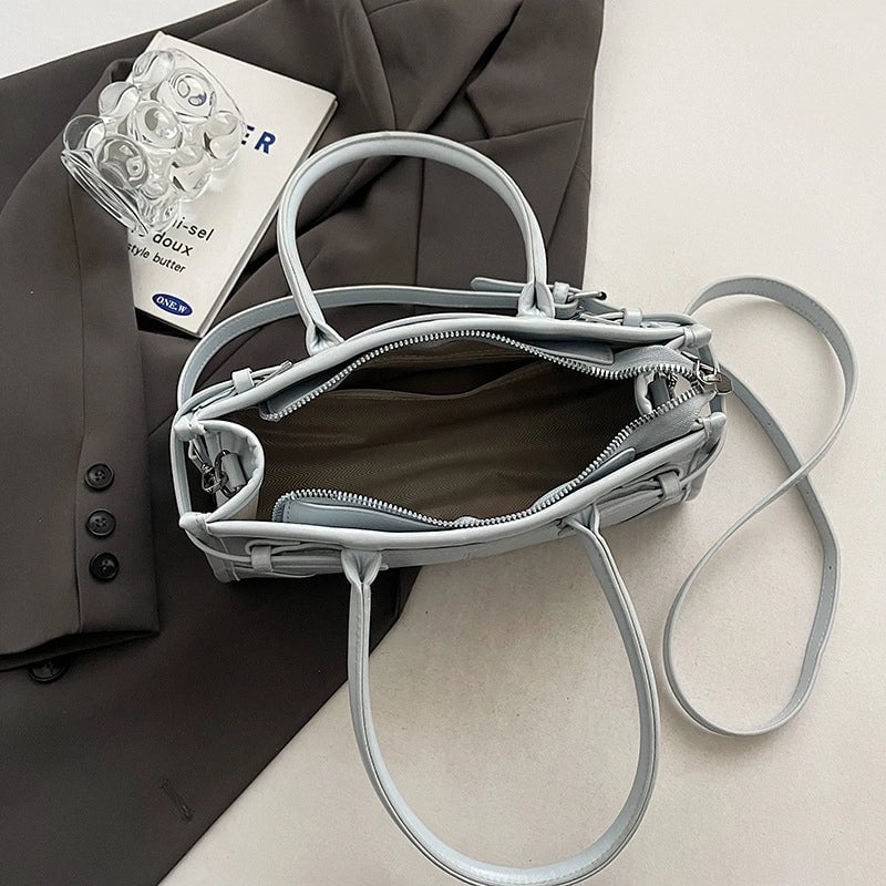 Women's Medium Pu Leather Solid Color Streetwear Sewing Thread Square Zipper Underarm Bag