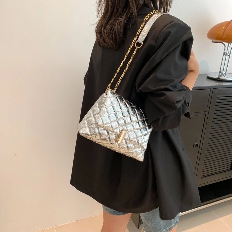 Women's Pu Leather Solid Color Lingge Basic Classic Style Square Lock Clasp Underarm Bag