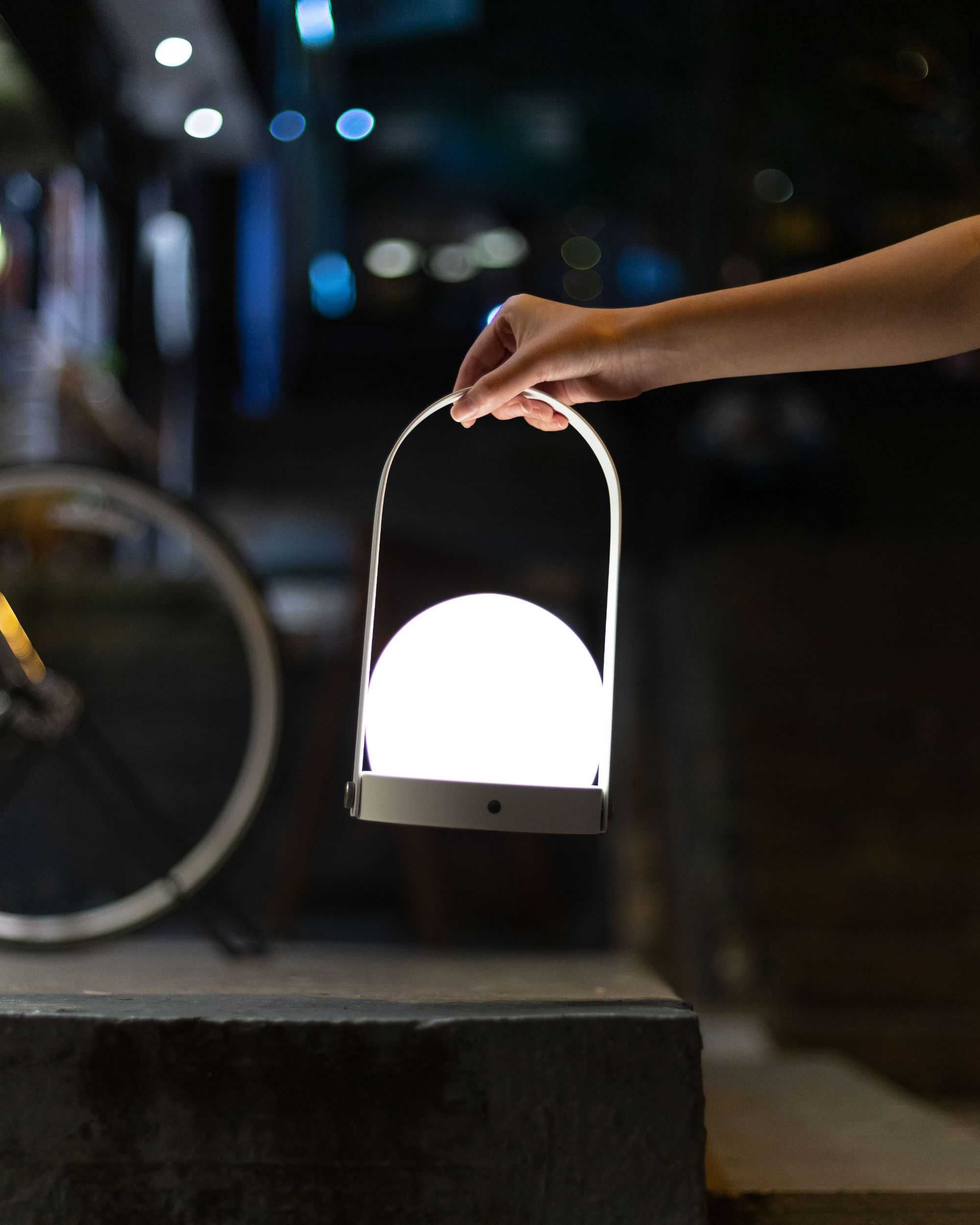 Audo Carrie rechargeable lamp. White
